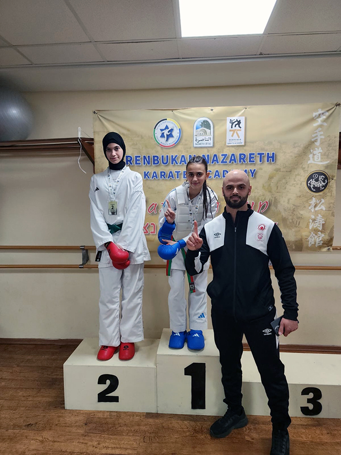 مدرسة حسني عرار للكراتيه وفنون القتال تتألق في بطولة كأس الناصرة القطرية 2025